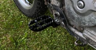 🚨 PRE-ORDER OPEN 🚨 Honda NX650 Dominator riders, this one’s for you! Our new Large Platform Foot Pegs are ready for RD02 &...